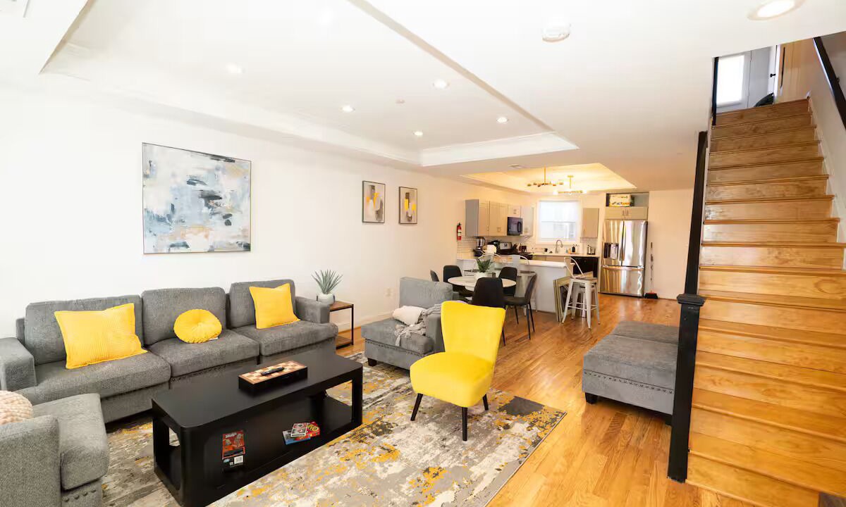 Photo of Livingroom in Truxton Circle