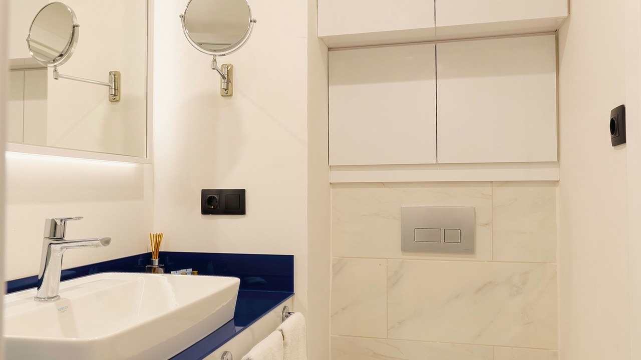 Photo of Bathroom in New Boulevard