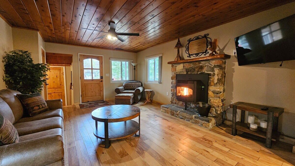 Photo of Livingroom in Bass Lake