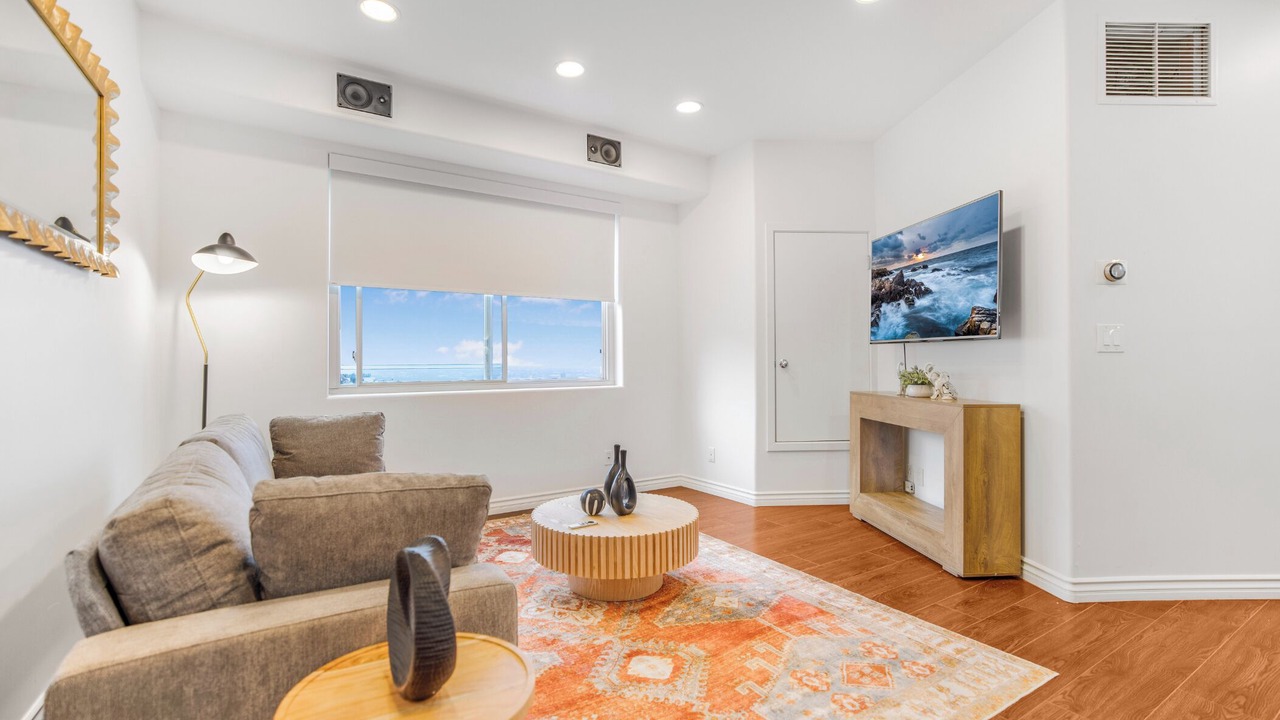 Photo of Livingroom in Hollywood Hills West