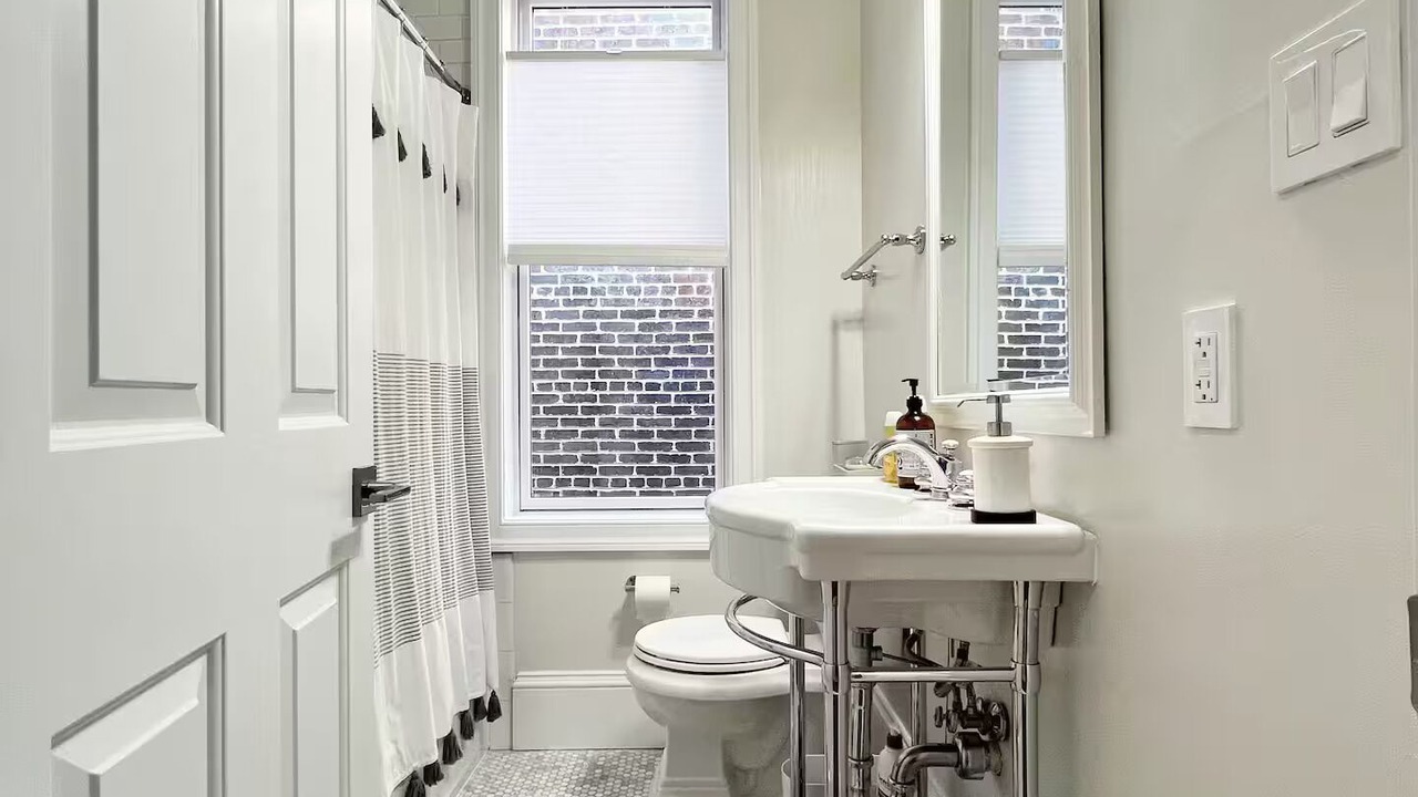 Photo of Bathroom in Cardozo