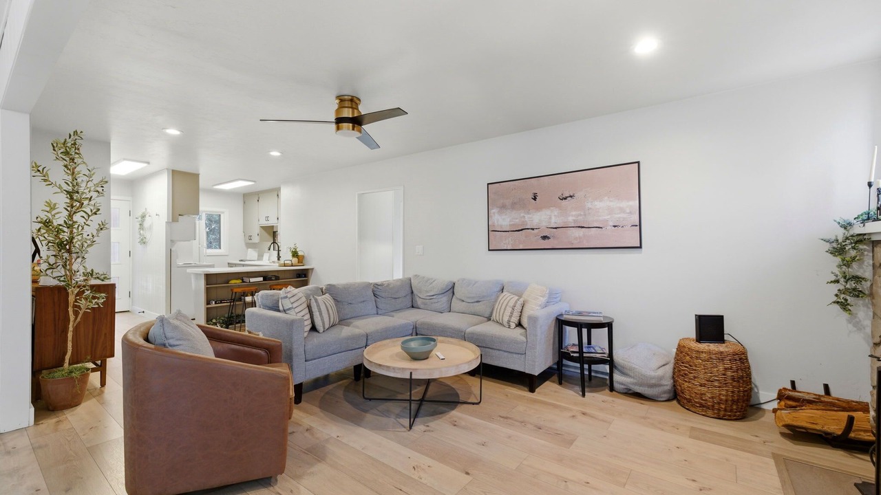 Photo of Livingroom in Groom Creek