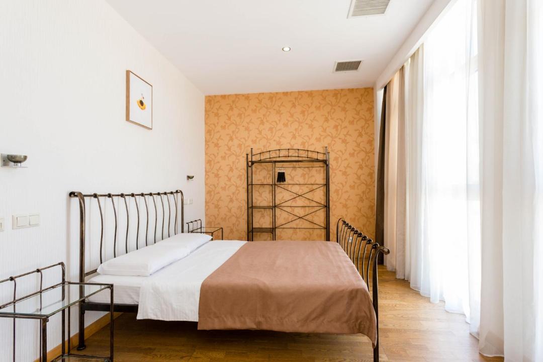 Photo of Bedroom in mtatsminda
