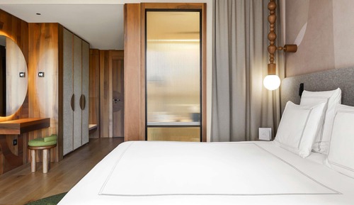 Swiss, Superior Room, 1 Queen Bed