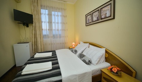 Basic Double Room Single Use, 1 Double Bed, Private Bathroom