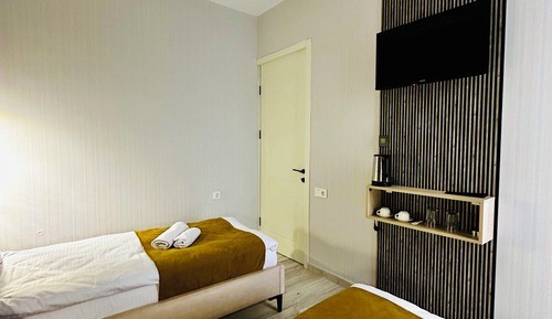 Basic Twin Room, Balcony, Courtyard View