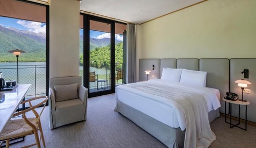Junior Suite, Balcony, Partial Lake View