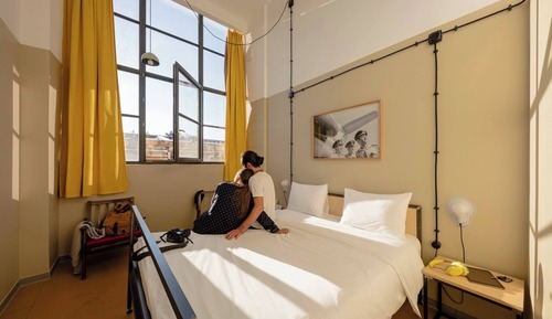 Standard Double Room with Shared Bathroom 