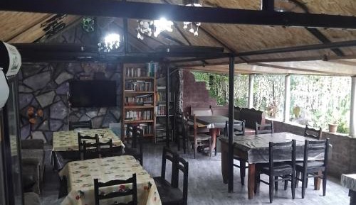 Deluxe Double Room (1 adult + 2 children)