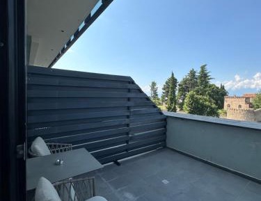 Premium Queen Room with Terrace and City View