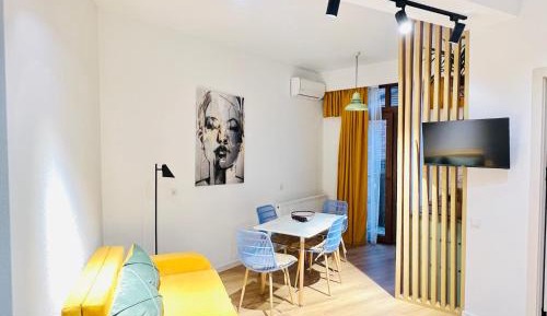 Deluxe Queen Studio 