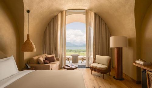 King Room with Mountain View