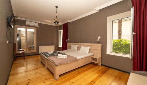 Family Room with Garden View