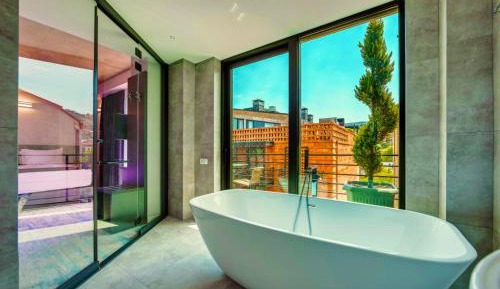 King Room with Spa Bath