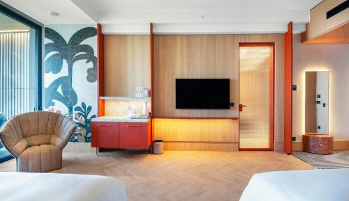 Horizon Twin Room with Balcony
