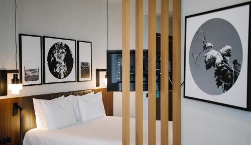 Premium Queen Room with Balcony