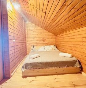 Deluxe Double Room (2 Adults + 1 Child)