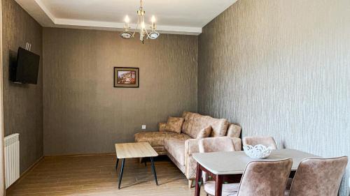 Family Room with Garden View