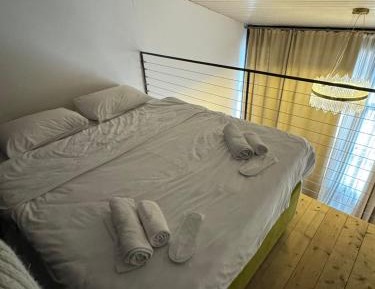 Queen Room with Pool View