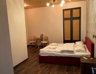 Standard Queen Room
