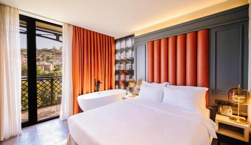 Double Room with Bathtub