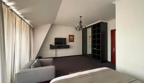 Large Balcony Room (Annex Building) 
