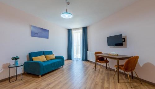 Apartment with Mountain View