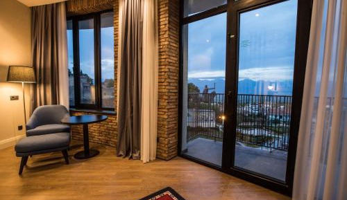 Premium Queen Room with City View