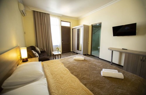 Kobuleti Hotel | Hotel Chveni Ezo