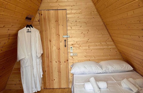 Khelvachauri Cottage | Thomas Hut