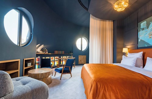Tbilisi City Centre Hotel | Zorba&Bond Hotel on the 8th