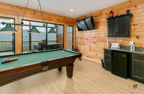 Chalet Village North Cabin | Mtn View EPIC view | hottub | theater | pool table
