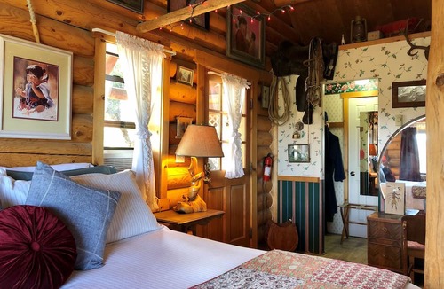 Prescott Cabin | Log Cabin at Lynx Farm - Prescott Cabin Rentals