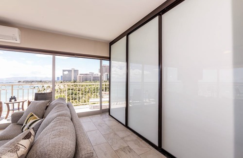Waikiki Condo | A View to Die for! 3 bedroom 3 bath on the sand at Waikiki Beach