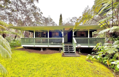 Volcano Cabin | SEEN ON HGTV -2024-YOUR YEAR to EXPLORE- Hale Sweet Hale- HOT TUB -Romantic