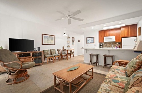Kailua-Kona Condo | Oceanfront Condo, 5G Wi-Fi, King Bed, Hot Tub/Pool, Free Parking