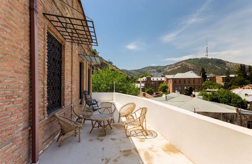 Tbilisi City Centre Apartment | Castle in Old Town