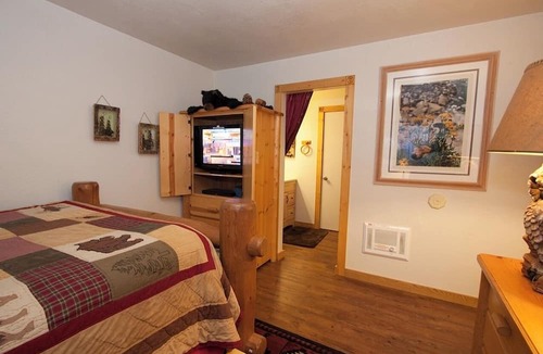Mammoth Lakes Condo | Wow! Mammoth Escape 80/Summer Night & 115 and 120/Winter Night!
