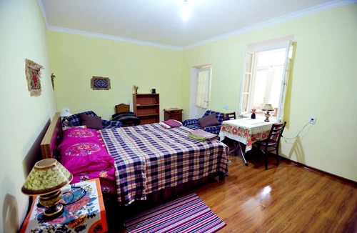 Chugureti Apartment | Airy Central Tbilisi Apartment With Patio