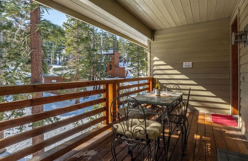 Mammoth Lakes Cabin | Charming Chalet at Sonenalp | Walk to Canyon + Hot Tub, Sauna, Garage