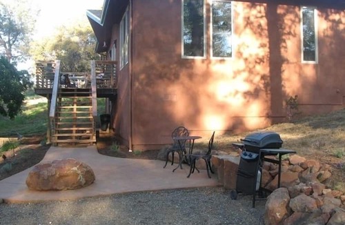 Midpines House | Lovely Straw Bale Home with Views of the Yosemite High Sierra!