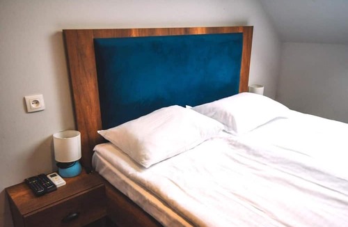 mtatsminda Apartment | Rooftop Blue Apartment at Rustaveli Avenue