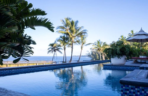 Hakalau House | Luxury Oceanfront Apartment Gated Cliffside Estate - Carriage - Beach 10m walk