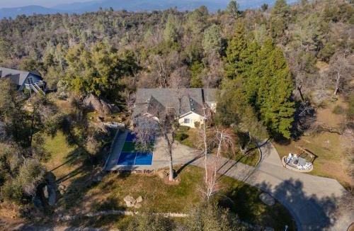 Coarsegold House | Private 2 Homes for 16 Near Yosemite & Bass Lake