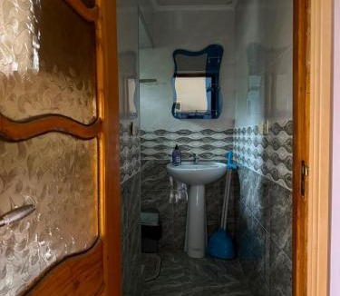 Zugdidi Apartment | Maryams Studio Guesthouse
