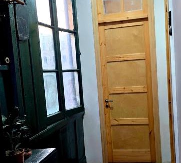 Mtatsminda Apartment | Historic Studio near Opera House, Mtatsminda