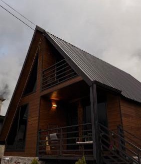 Stepantsminda Ski Chalet | Golden Star Cottage
