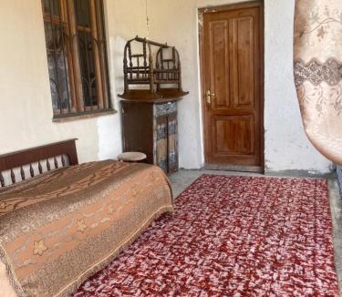 Tsilkani House | Marine's Guest House