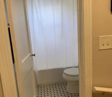 Southeast Apartment | Travelers House - 2 Bedroom,1 Bathroom - 2 Miles to Capitol Hill
