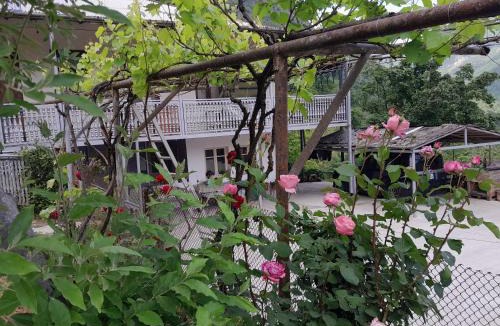 Tsqaltubo House | Guest house Mekvena